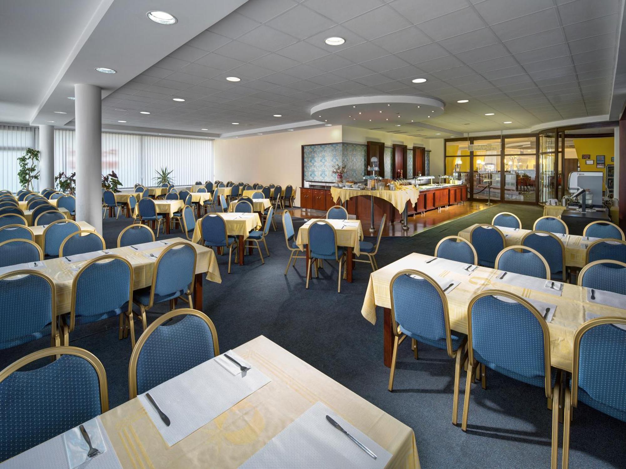 Hotel Cernigov Hradec Kralove Exterior photo